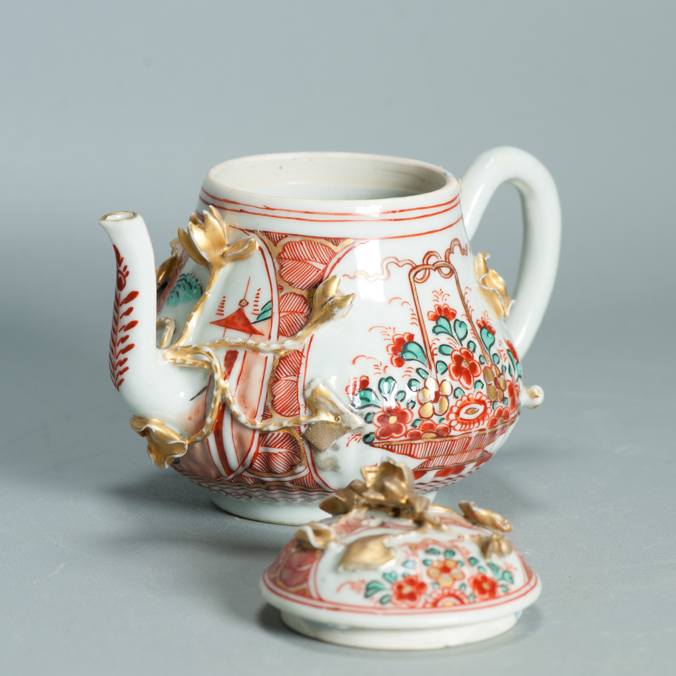 1499 Antique Chinese Relief Tea Pot with Flower Basket in Imari Amsterdam Bont Style