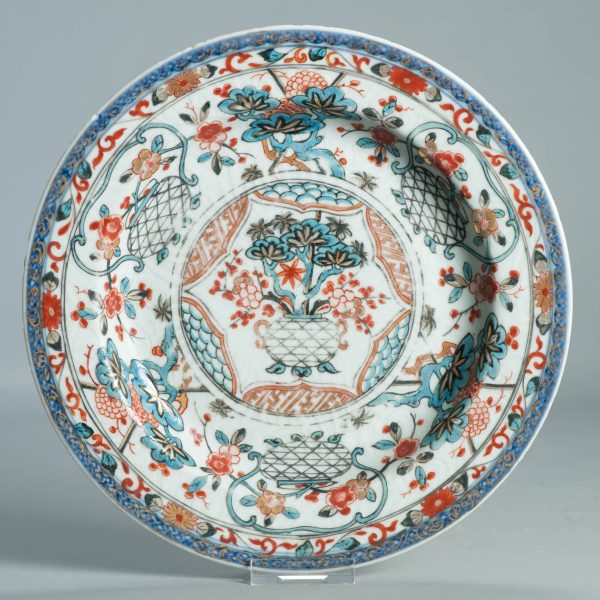 1508 Antique Chinese Porcelain Plate With Famille Verte Decoration of flower basket