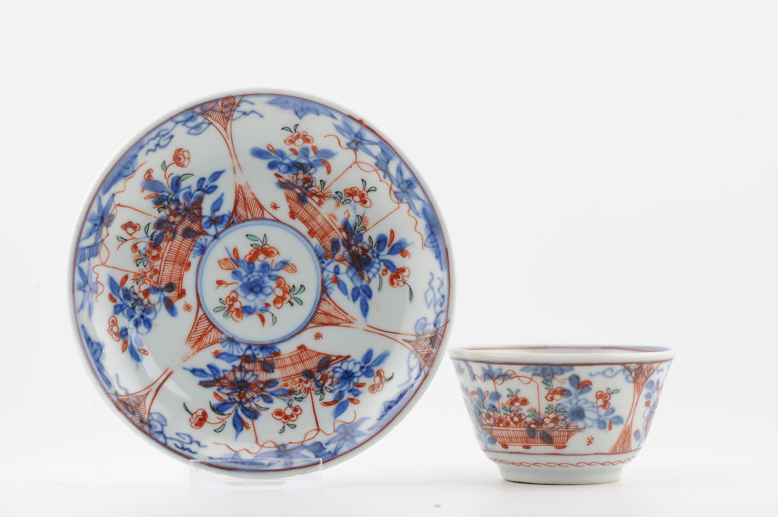1484 Antique Chinese Tea Bowl with Imari Decoration of Flowers  Amsterdam Bont