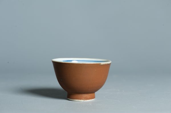 1480 Antique Chinese Kangxi/Yongzheng Blue and White and Batavian Tea Bowl - Image 4