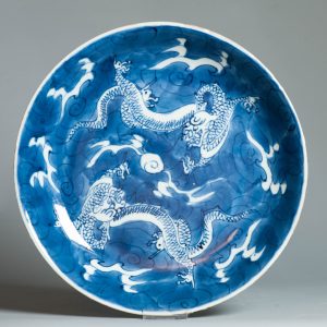 1479 Reverse decorated Kangxi Double Dragon Dish Antique 1690-1700
