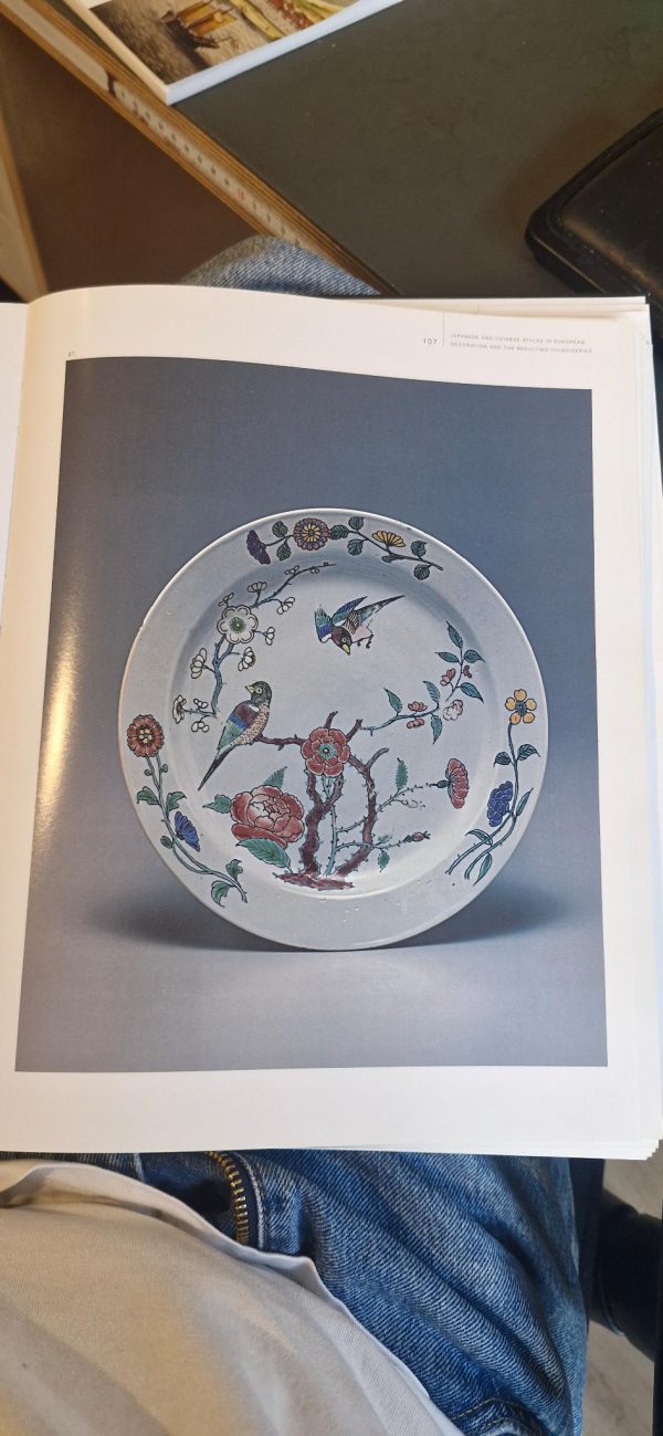 1506 Antique Chinese Porcelain Plate With Famille Rose Decoration of Birds and Flowers - Image 4