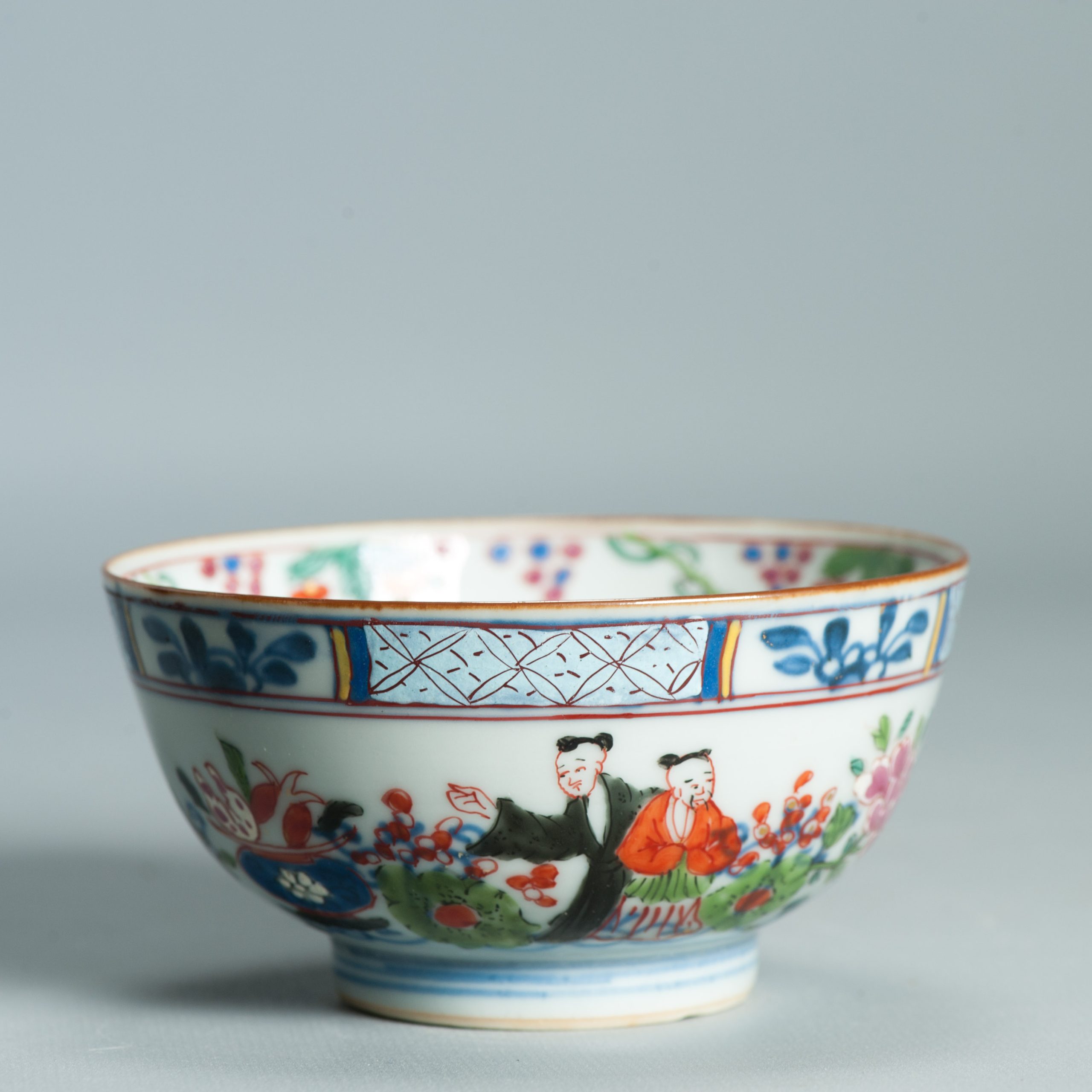 1511 Antique Chinese Bowl with Wucai Decoration of figures in Amsterdam Bont