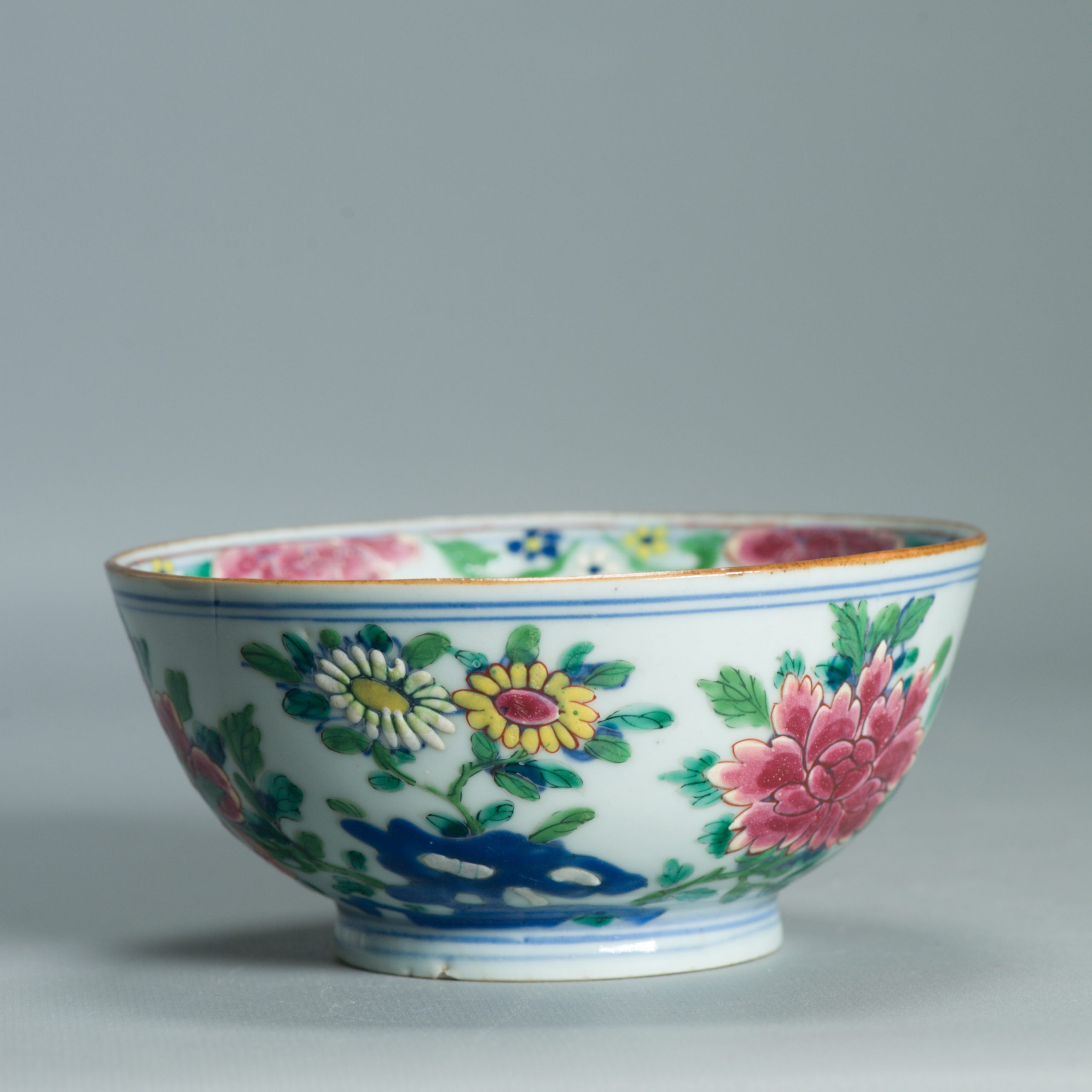 1518 Antique Kangxi Chinese Porcelain Blue and white Bowl with full European Redecoration