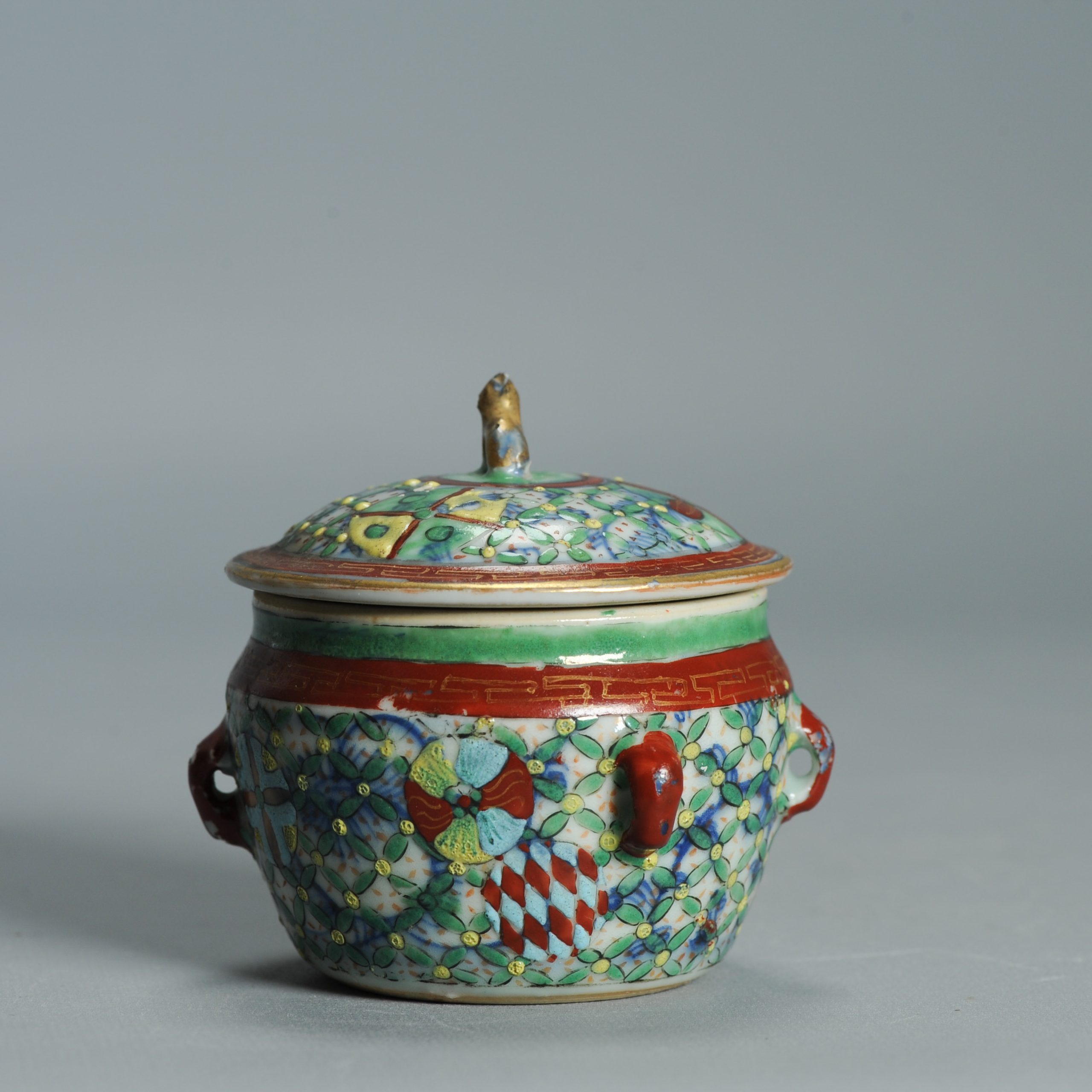 1546 Antique 19th Chinese Porcelain Kamcheng with a added Bencharong decoration - Image 15