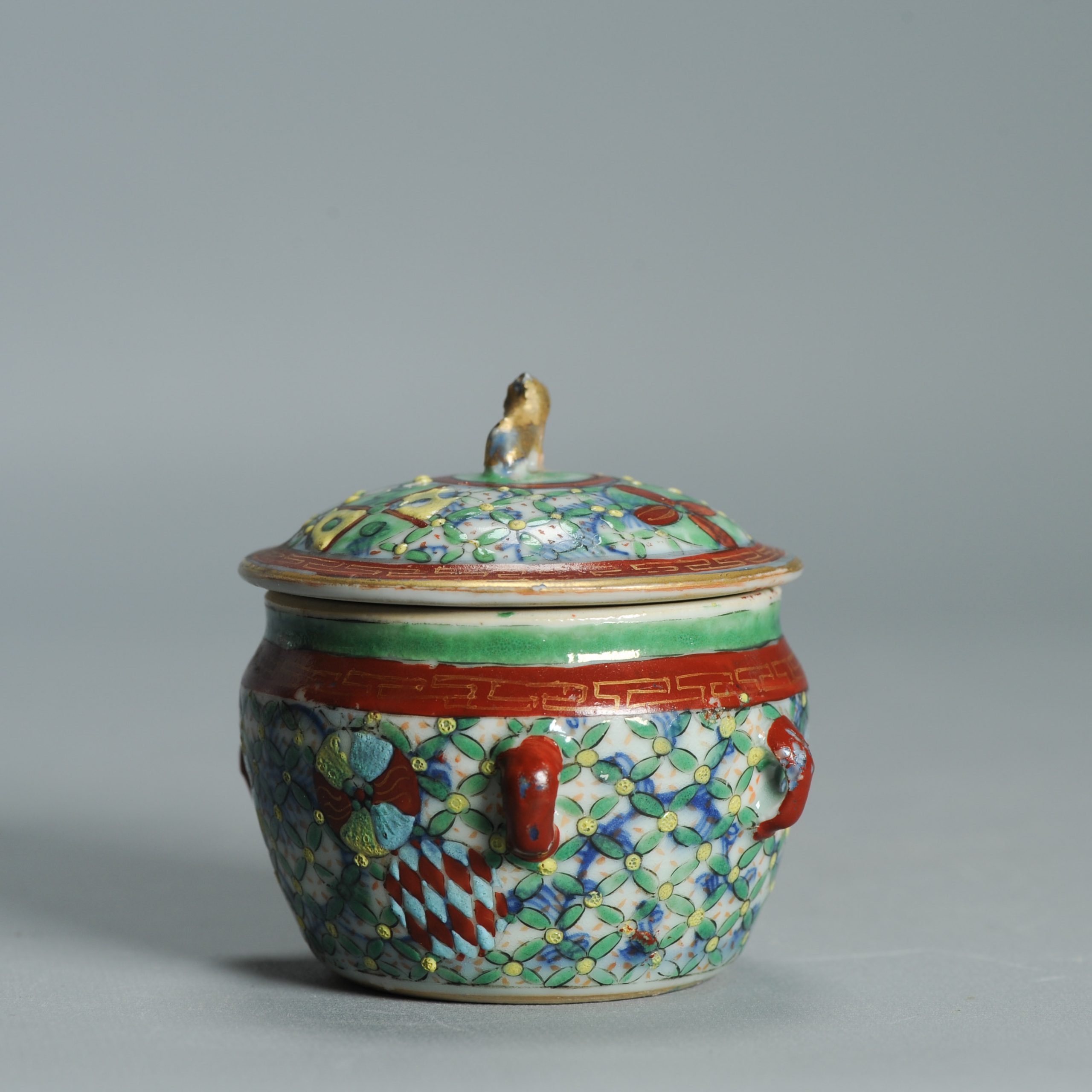 1546 Antique 19th Chinese Porcelain Kamcheng with a added Bencharong decoration - Image 14