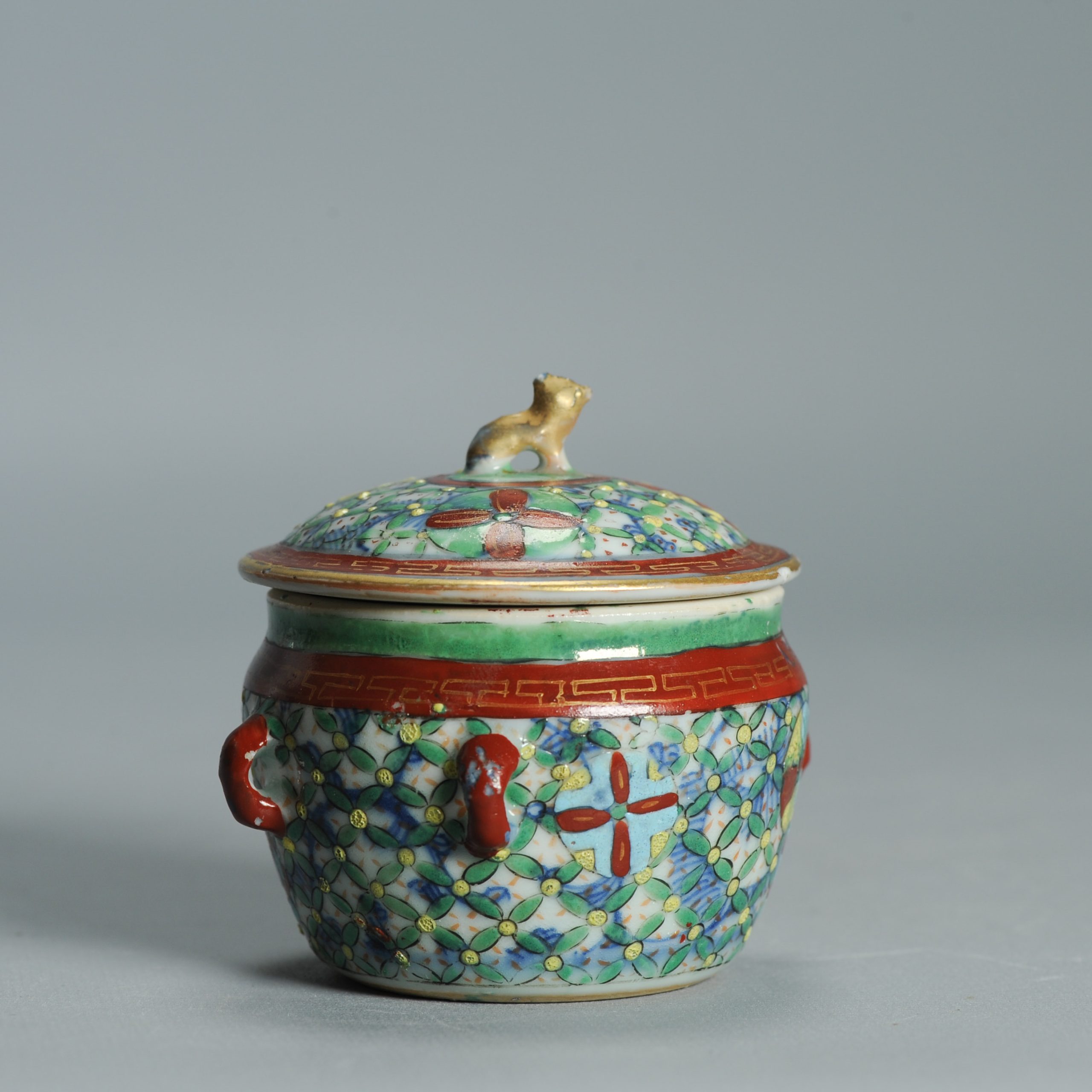 1546 Antique 19th Chinese Porcelain Kamcheng with a added Bencharong decoration - Image 12