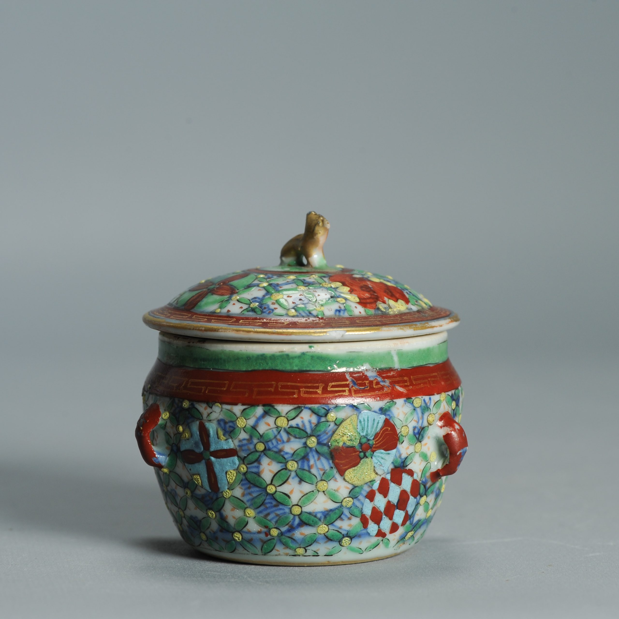 1546 Antique 19th Chinese Porcelain Kamcheng with a added Bencharong decoration - Image 10