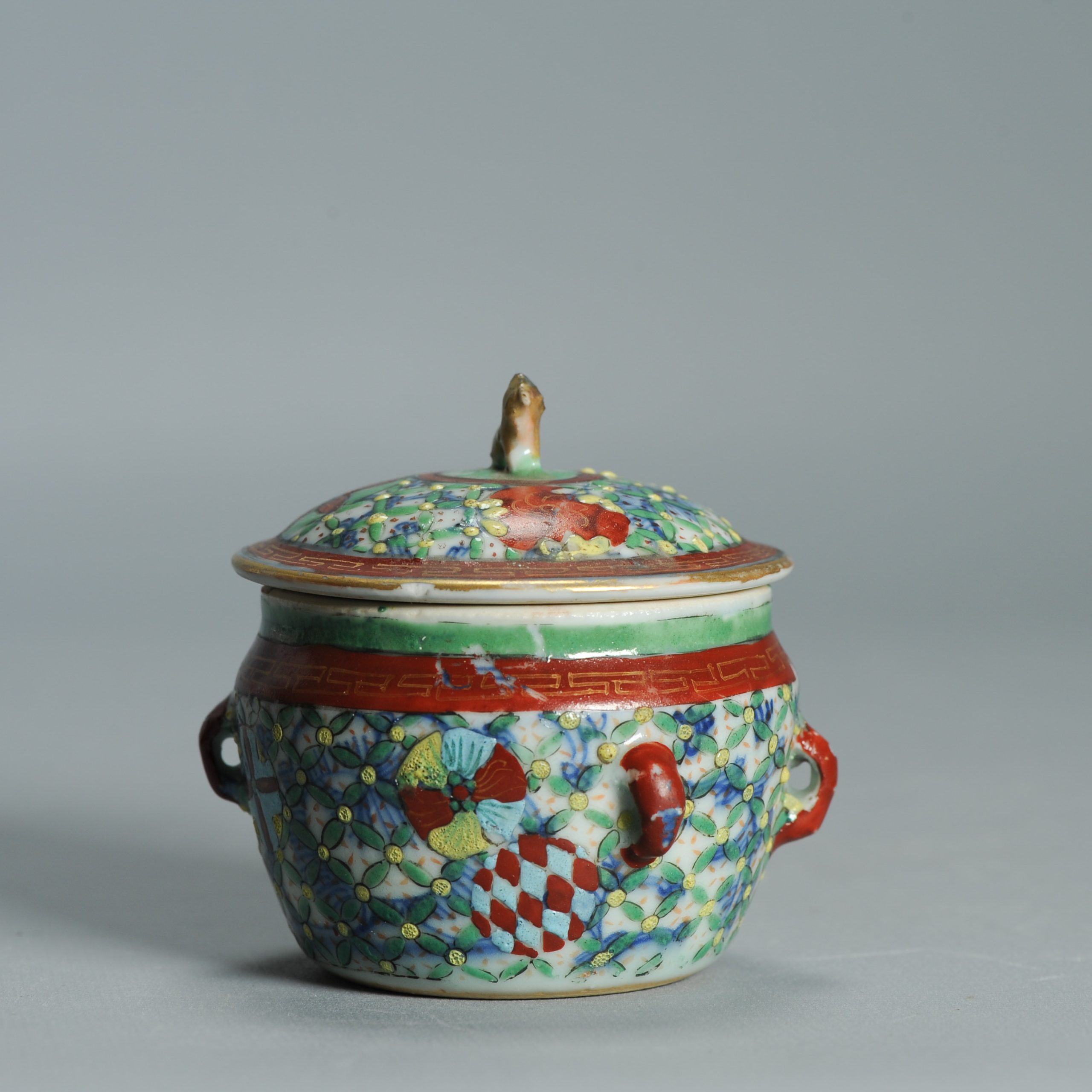 1546 Antique 19th Chinese Porcelain Kamcheng with a added Bencharong decoration - Image 9