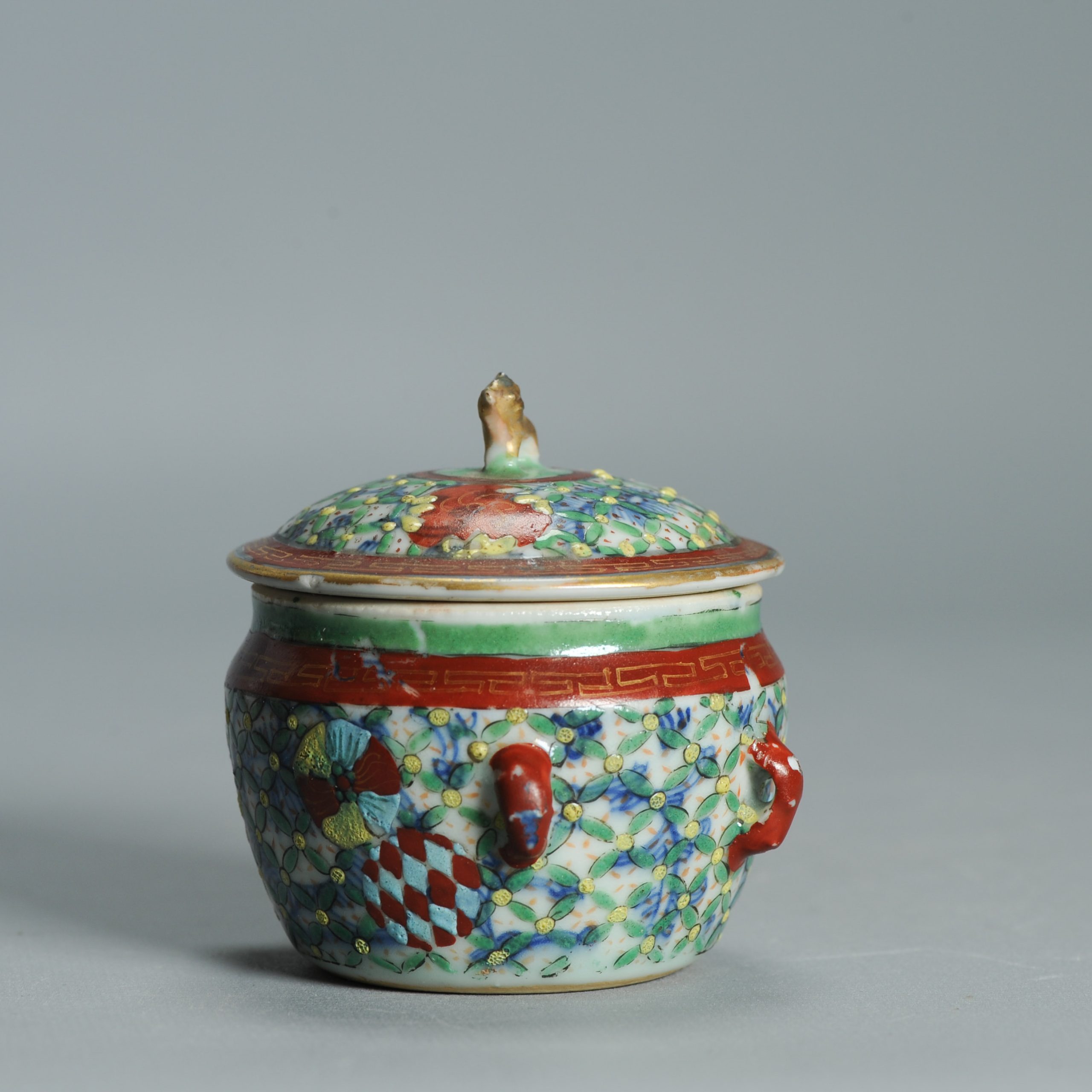 1546 Antique 19th Chinese Porcelain Kamcheng with a added Bencharong decoration - Image 8