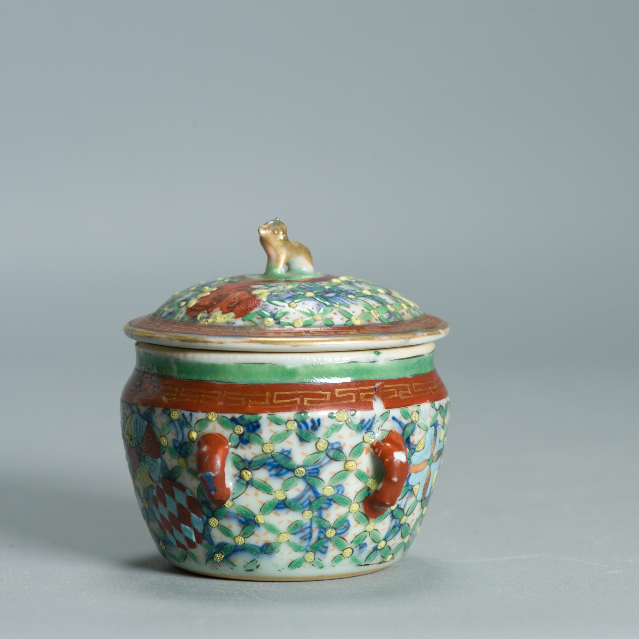 1546 Antique 19th Chinese Porcelain Kamcheng with a added Bencharong decoration - Image 7