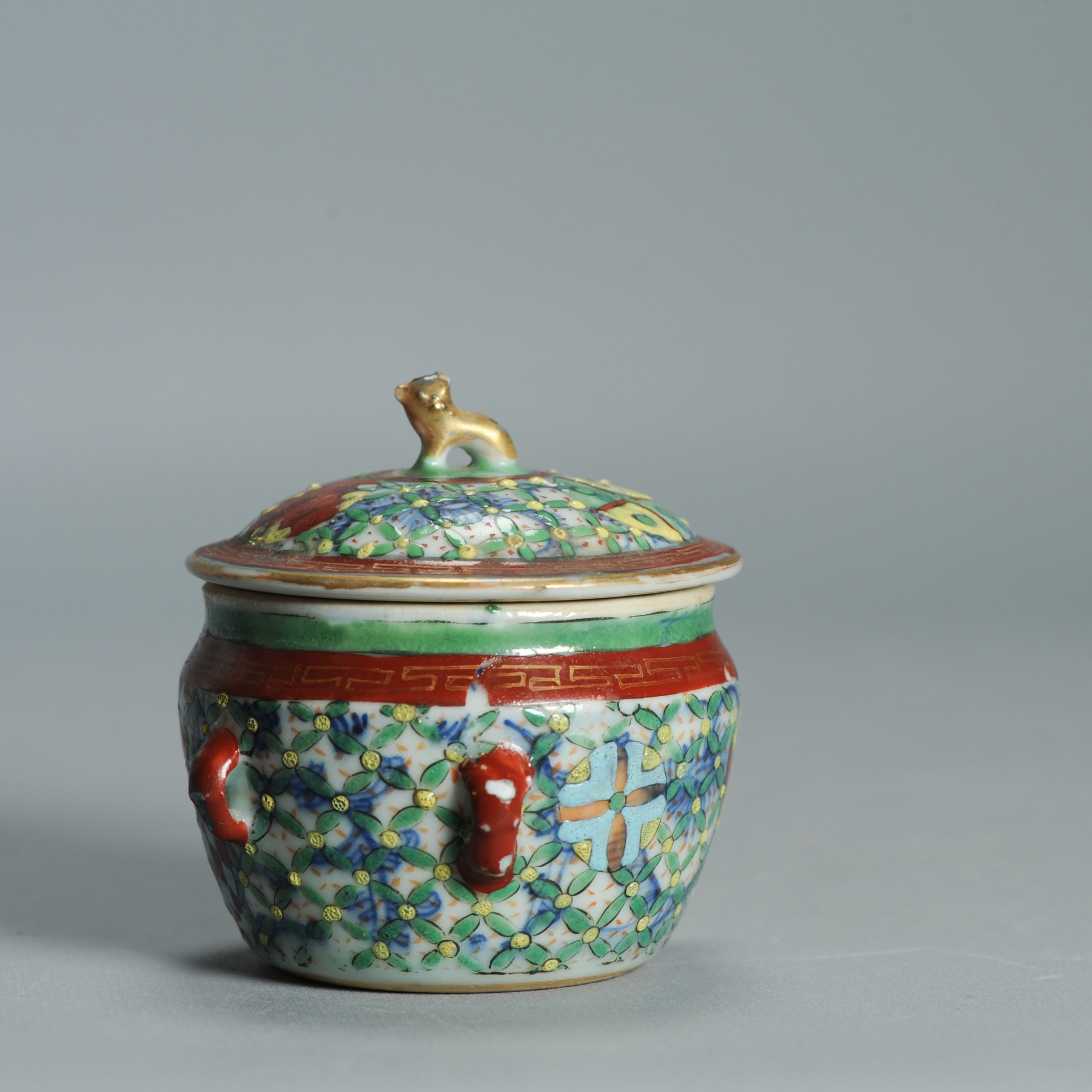 1546 Antique 19th Chinese Porcelain Kamcheng with a added Bencharong decoration - Image 6