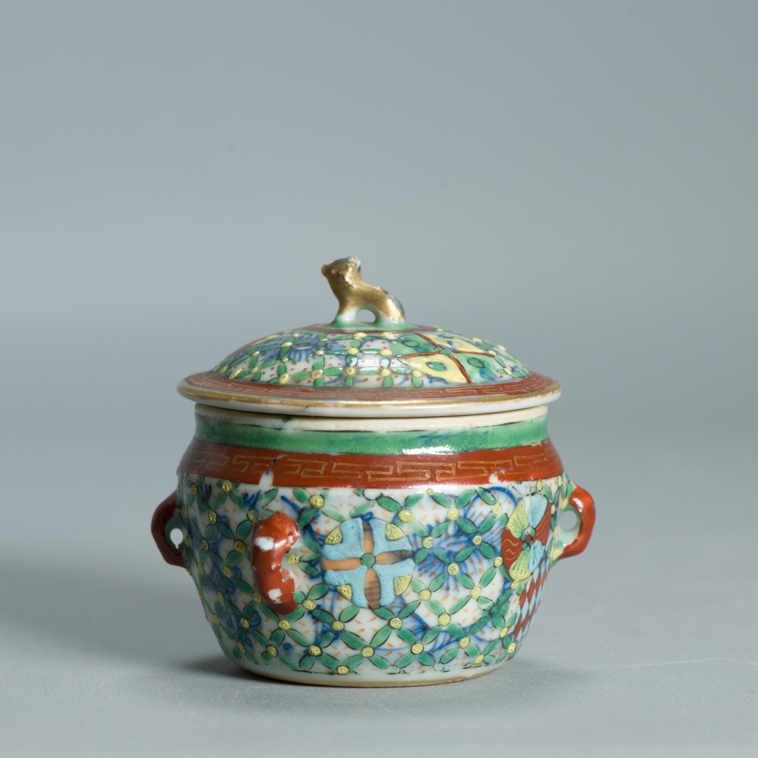 1546 Antique 19th Chinese Porcelain Kamcheng with a added Bencharong decoration - Image 5