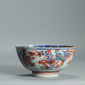 1544 Antique Chinese Porcelain Bowl with a Chinese design of parrots