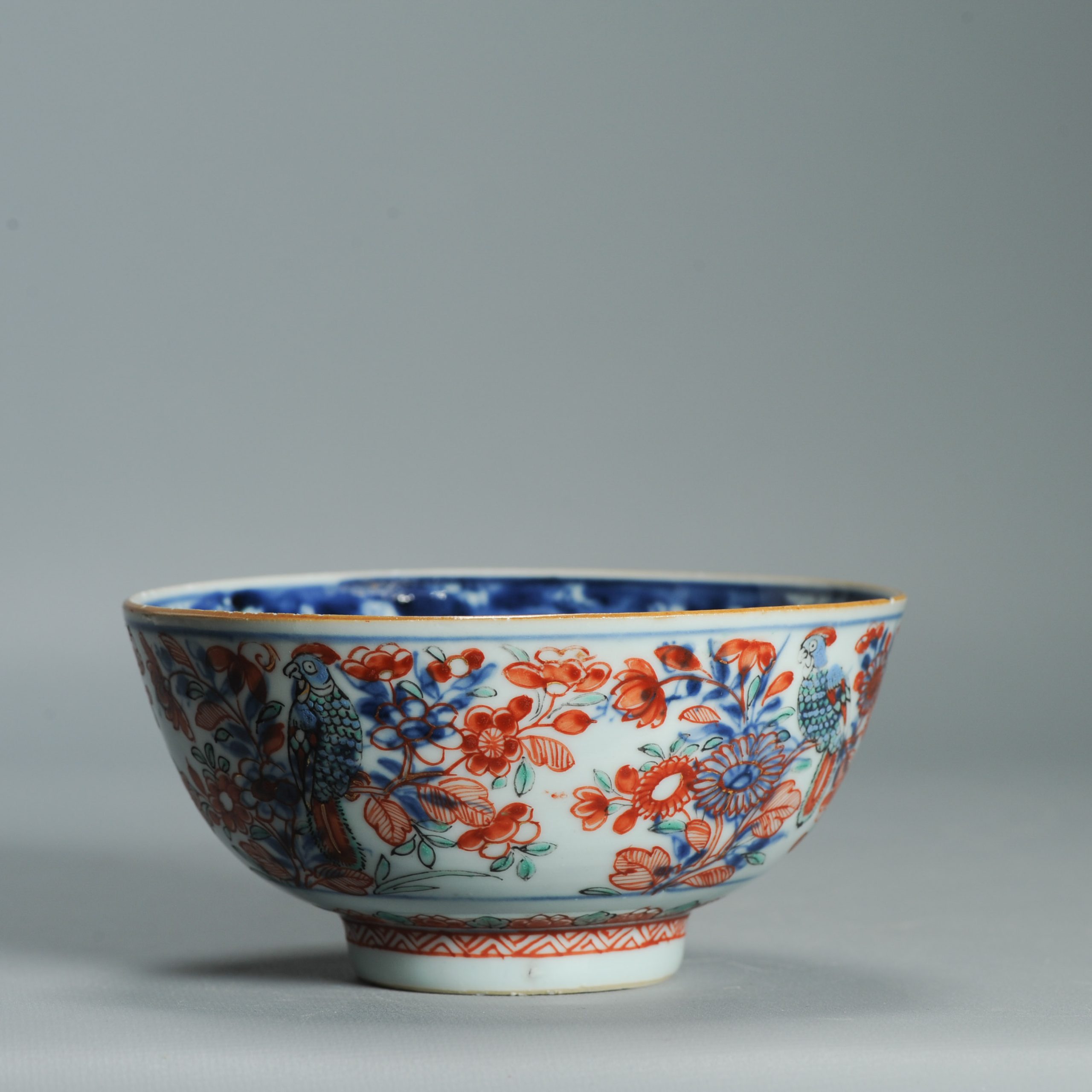 1544 Antique Chinese Porcelain Bowl with a Chinese design of parrots - Image 4