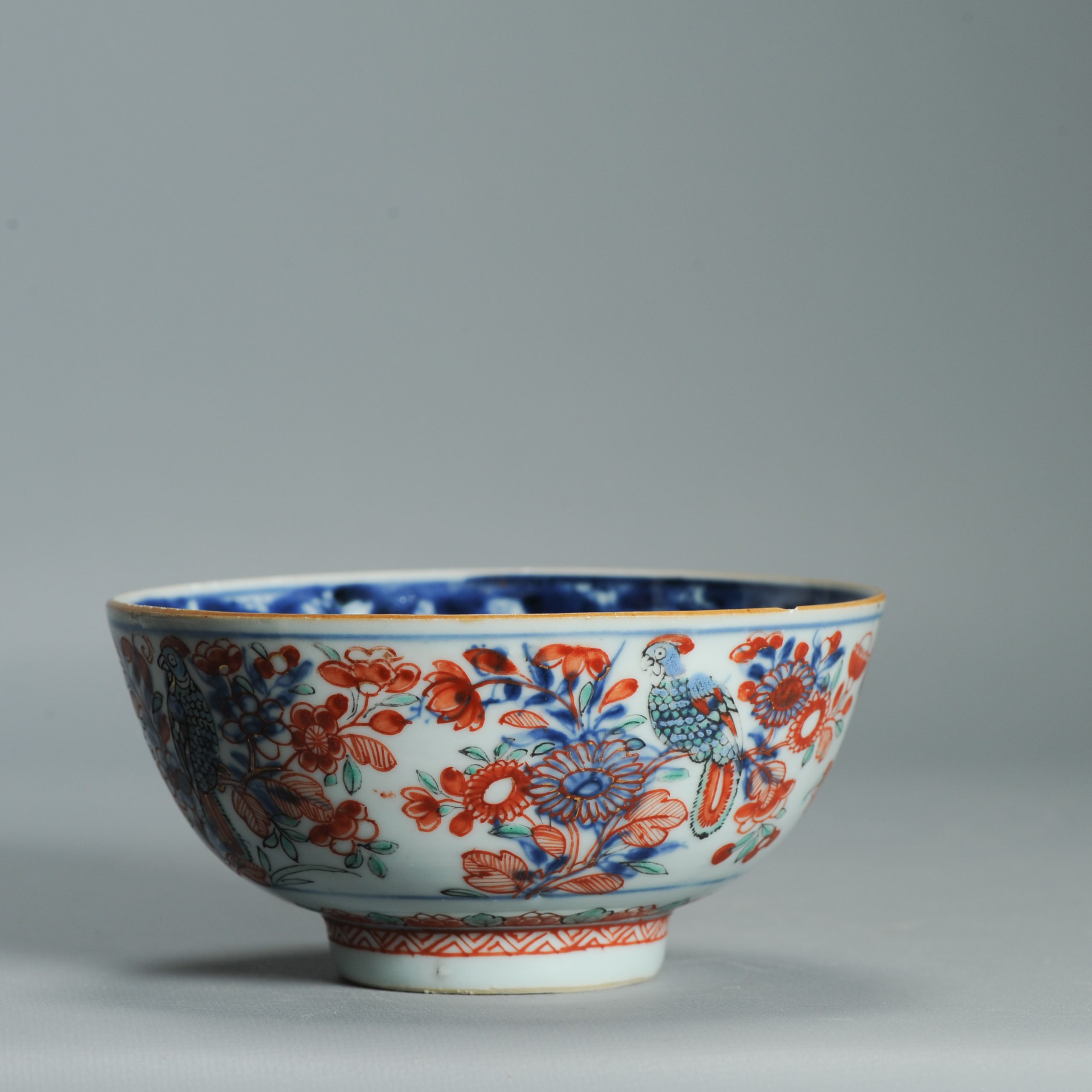 1544 Antique Chinese Porcelain Bowl with a Chinese design of parrots - Image 3