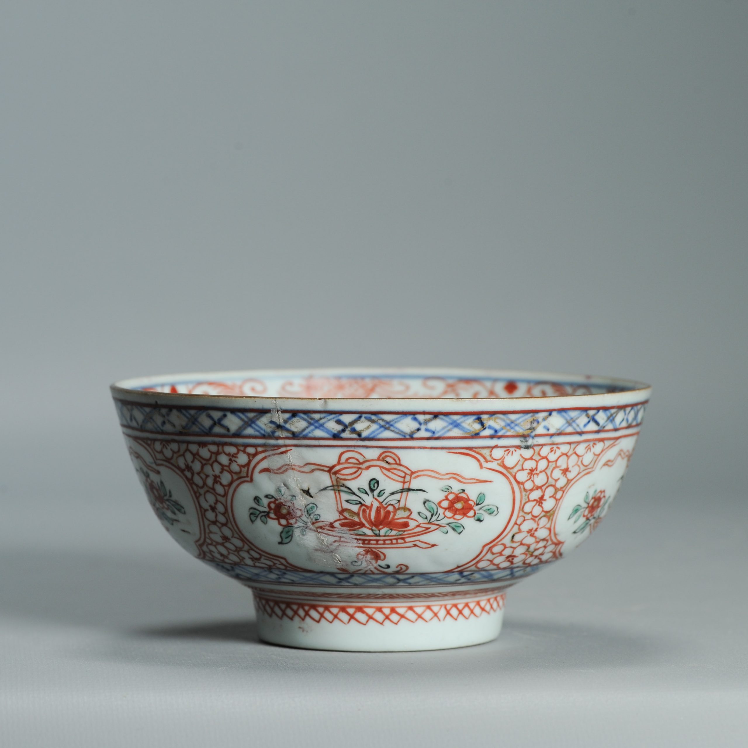 1545 Antique Chinese Porcelain Bowl with a Chinese design of flowers - Image 10