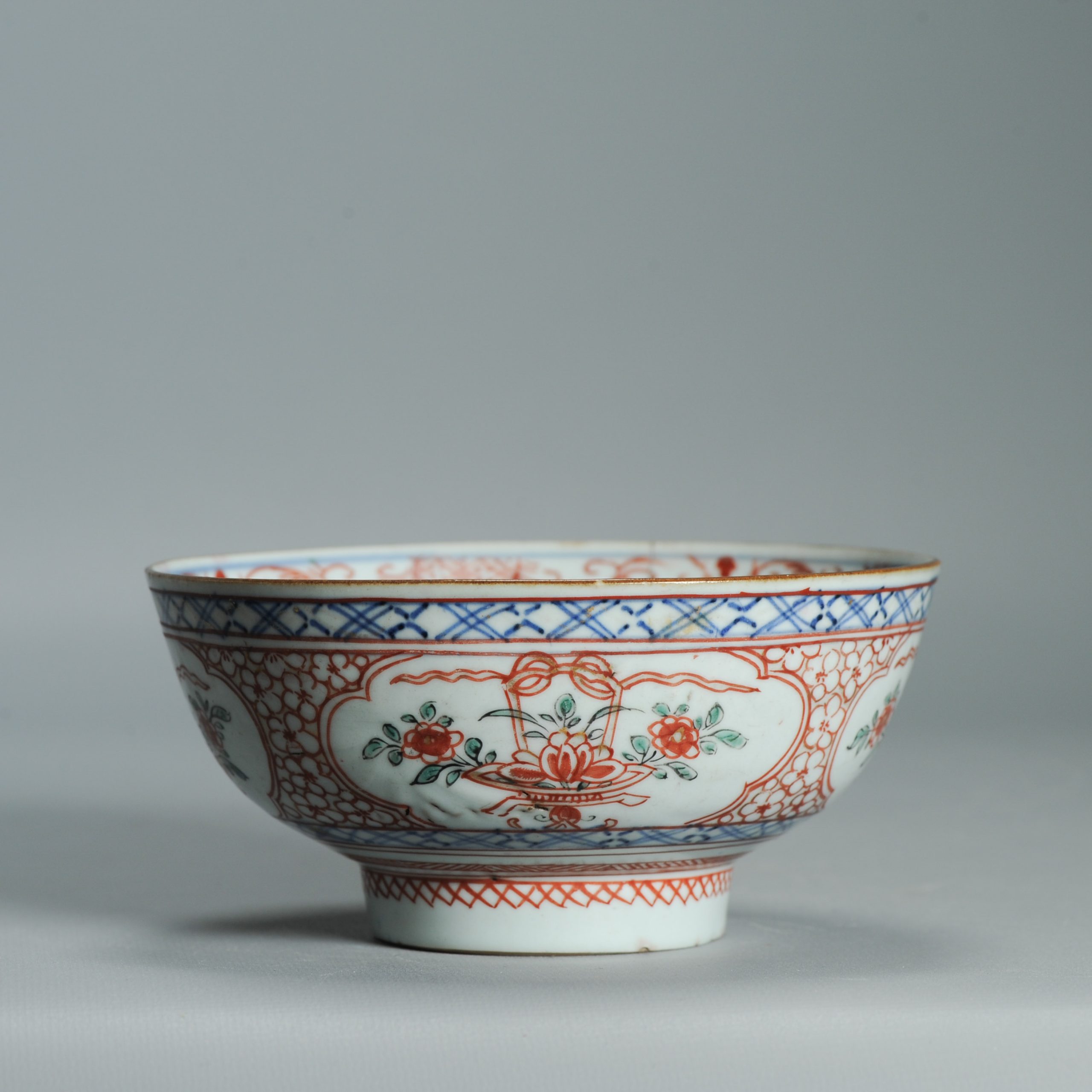 1545 Antique Chinese Porcelain Bowl with a Chinese design of flowers - Image 4