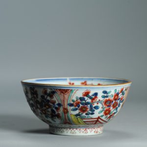 1540 Antique Chinese Porcelain Bowl with added Dutch Decoration of odd birds