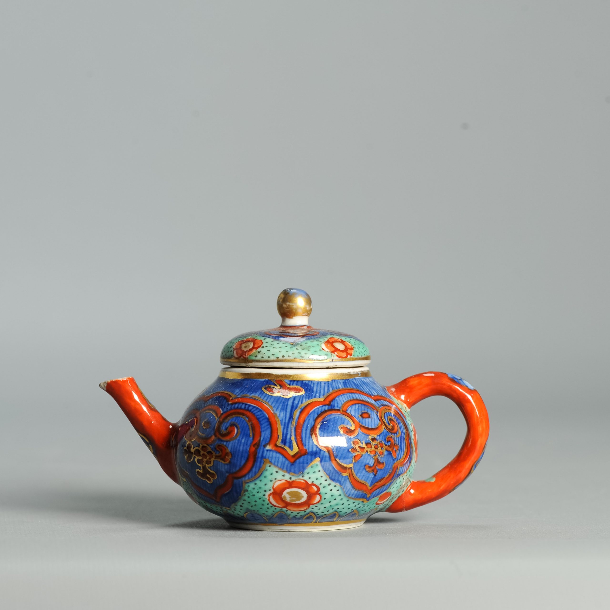 1573 Antique Chinese Blue and White 1700s Chinese Teapot with ca 1800 English Regency / George the IV 19th c redecoration
