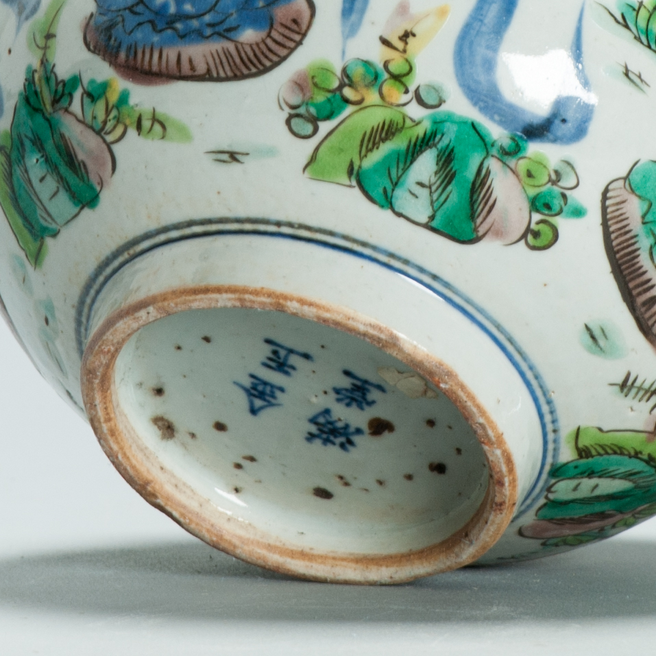 1587 Modern Chinese Wucai Incense burner in old Style Chinese China 21st C - Image 3