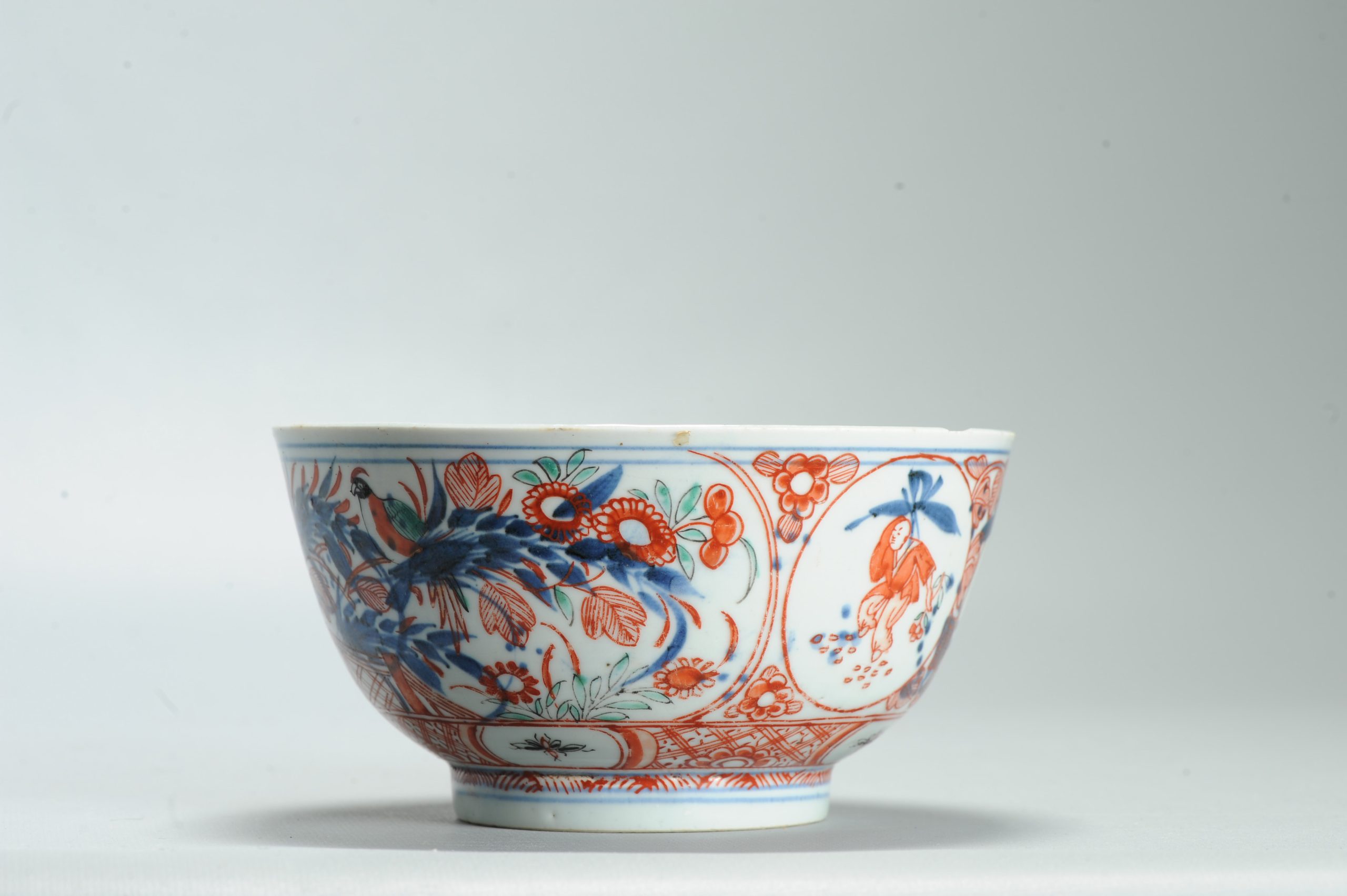 1635 Antique Chinese Porcelain Blue and white Bowl with Figural Redecoration - Image 3