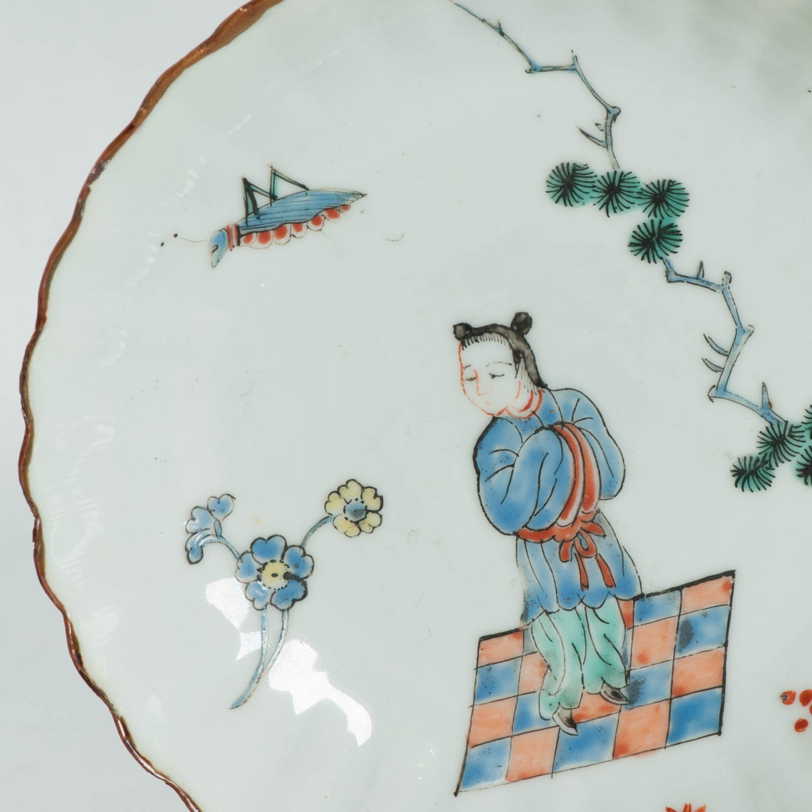 1681 A Chinese Porcelain Kakiemon Style Amsterdam Bont Plate with Figure and Cricket - Image 3
