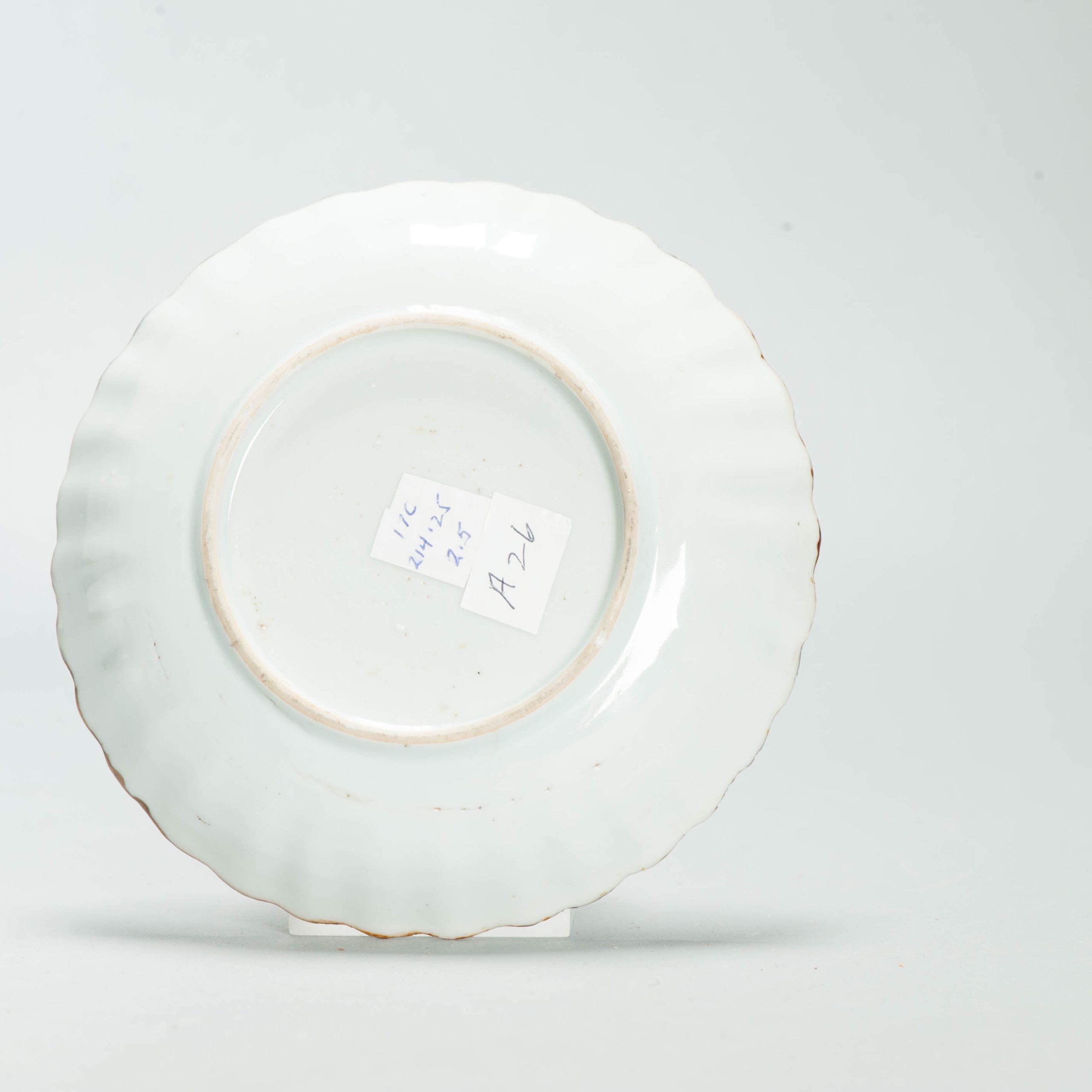 1681 A Chinese Porcelain Kakiemon Style Amsterdam Bont Plate with Figure and Cricket - Image 8