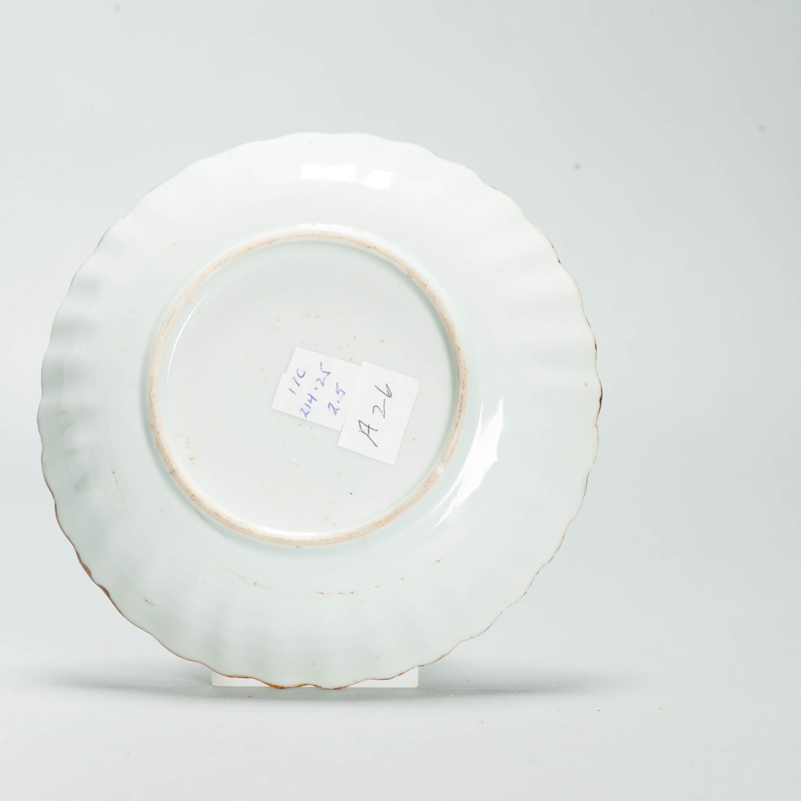 1681 A Chinese Porcelain Kakiemon Style Amsterdam Bont Plate with Figure and Cricket - Image 7