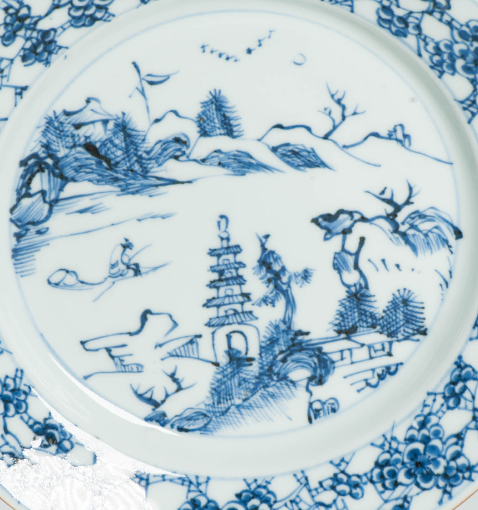1683 Very nice 18th c Landscape dish. Kangxi Period. Prunus and Master of the Rocks - Image 3