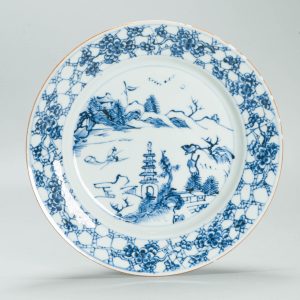 1683 Very nice 18th c Landscape dish. Kangxi Period. Prunus and Master of the Rocks