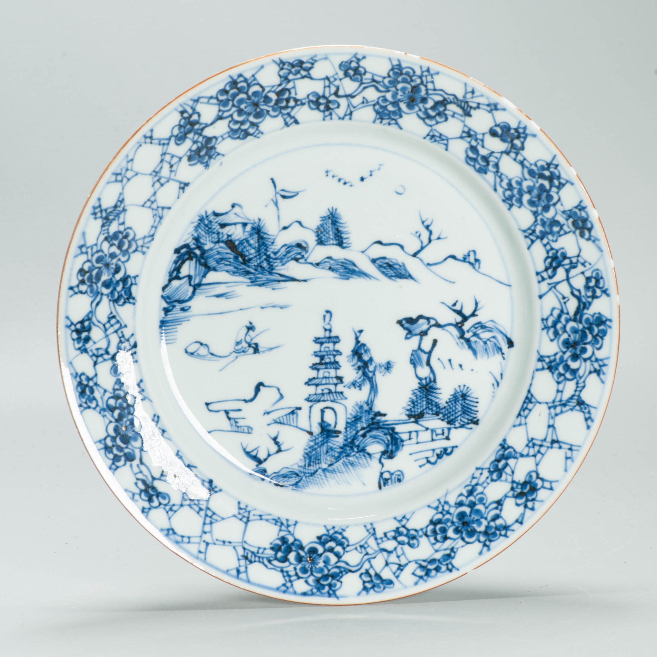 1683 Very nice 18th c Landscape dish. Kangxi Period. Prunus and Master of the Rocks
