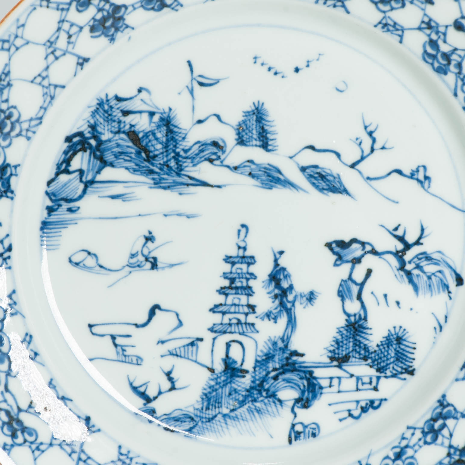 1683 Very nice 18th c Landscape dish. Kangxi Period. Prunus and Master of the Rocks - Image 5
