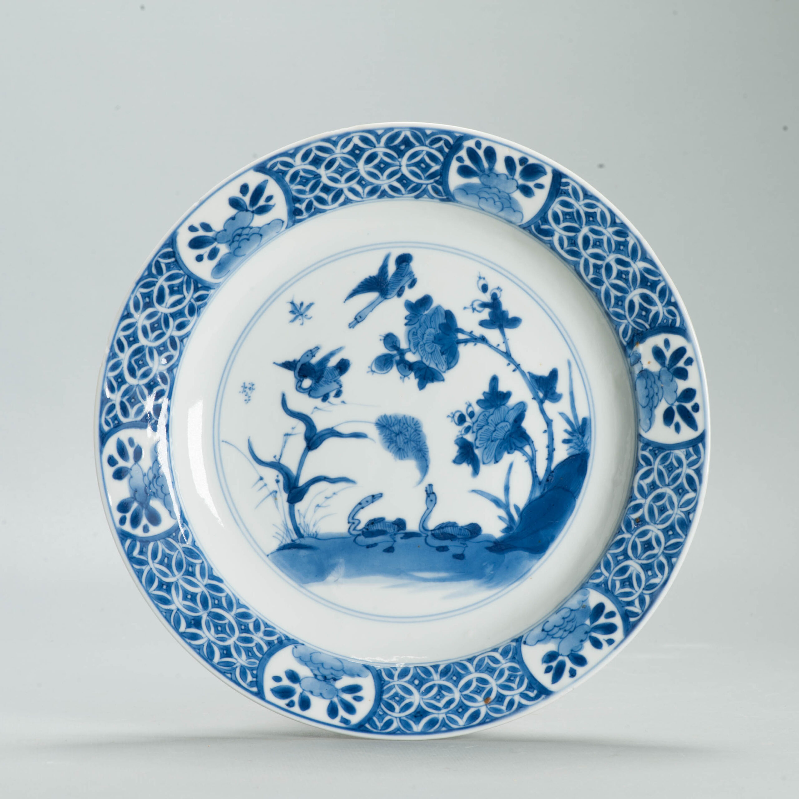 1707 Very nice 1700s Kangxi Blue rim dish Ducks in a Lotuspond - Image 2